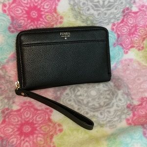 Fossil wristlet wallet